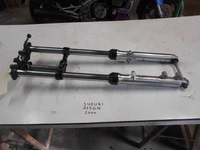 FOURCHE POUR SUZUKI 125 GZ Marauder EUR 185,00 - FR