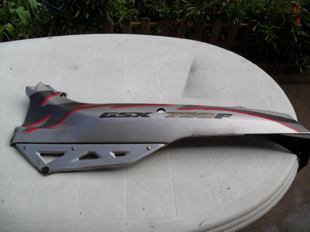 Dosseret de selle gauche SUZUKI 750 GSX F GR78A - 93