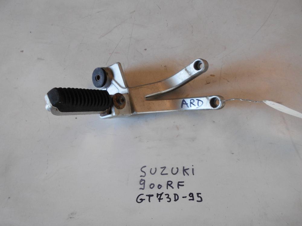 Repose pied arriére droit SUZUKI 900 RF GT73D - 95